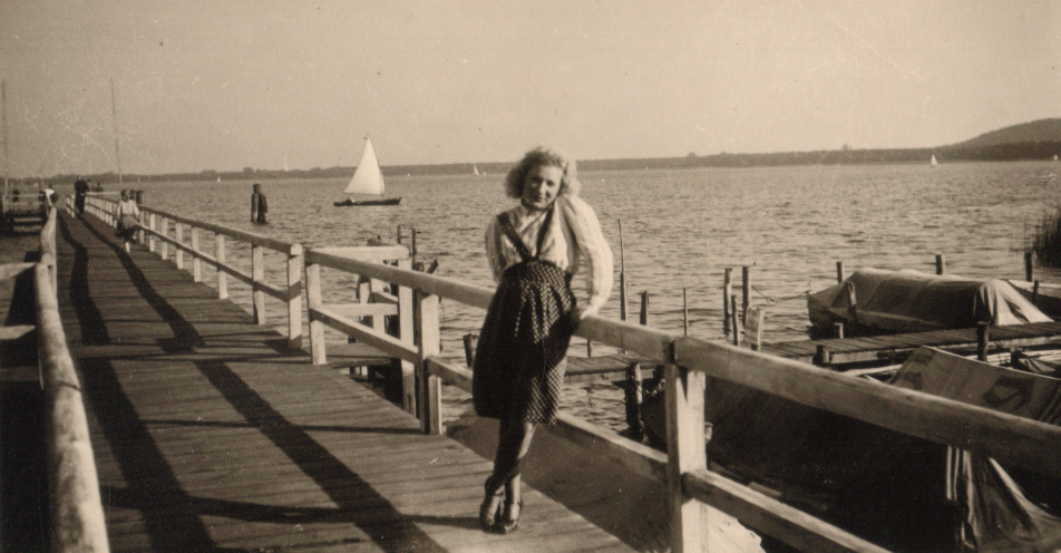 1942