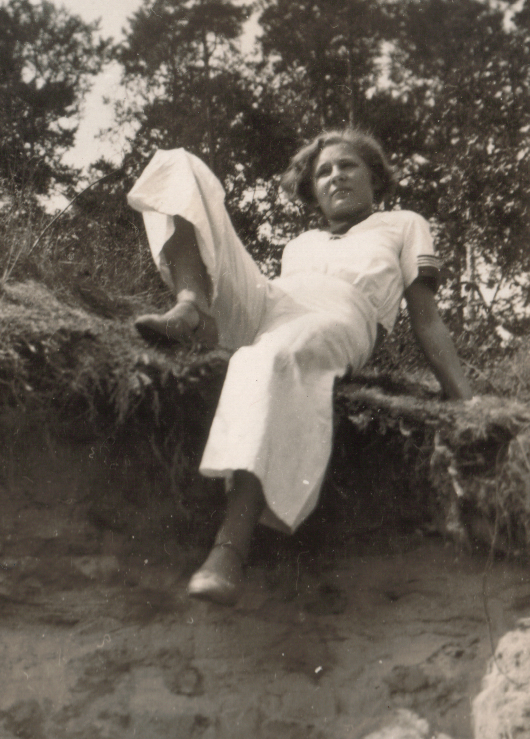 1934