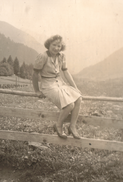 1944